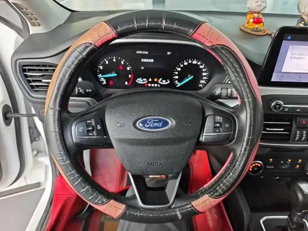 Ford Focus 2020 Sedan 1.5L Automatic Sport Edition — миниатюра 11