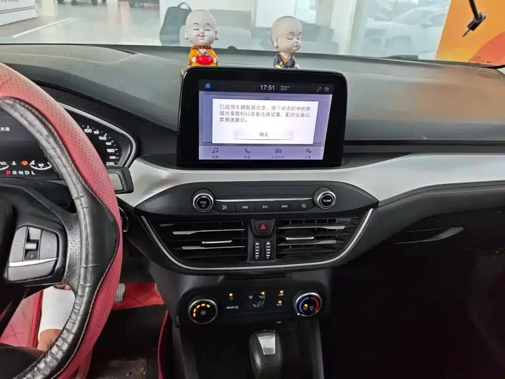 Ford Focus 2020 Sedan 1.5L Automatic Sport Edition — миниатюра 13
