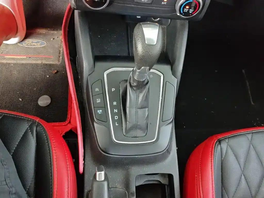 Ford Focus 2020 Sedan 1.5L Automatic Sport Edition — миниатюра 14