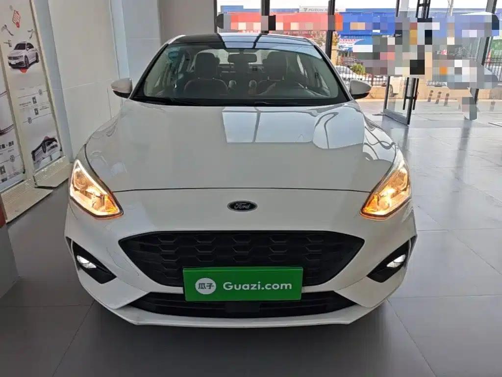 Ford Focus 2020 Sedan 1.5L Automatic Sport Edition — миниатюра 3