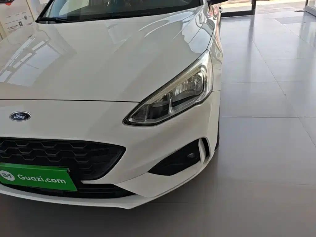 Ford Focus 2020 Sedan 1.5L Automatic Sport Edition — миниатюра 24