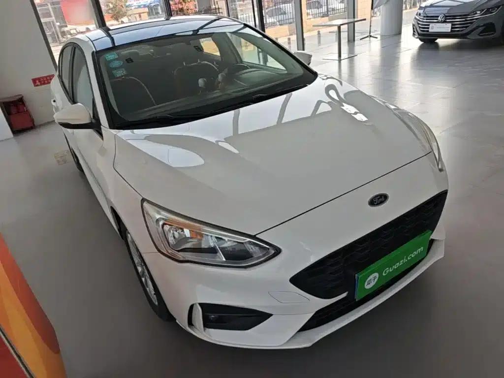 Ford Focus 2020 Sedan 1.5L Automatic Sport Edition — миниатюра 4