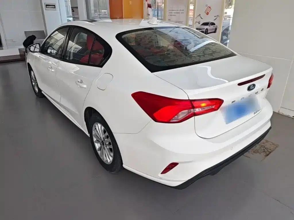 Ford Focus 2020 Sedan 1.5L Automatic Sport Edition — миниатюра 5