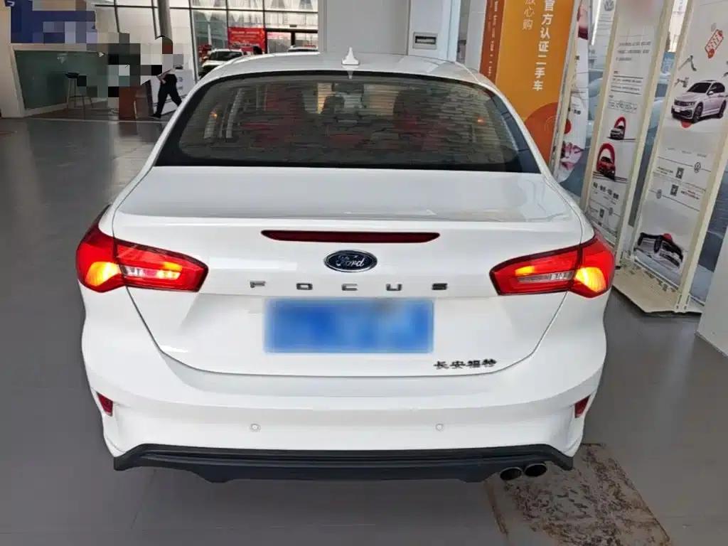 Ford Focus 2020 Sedan 1.5L Automatic Sport Edition — миниатюра 6