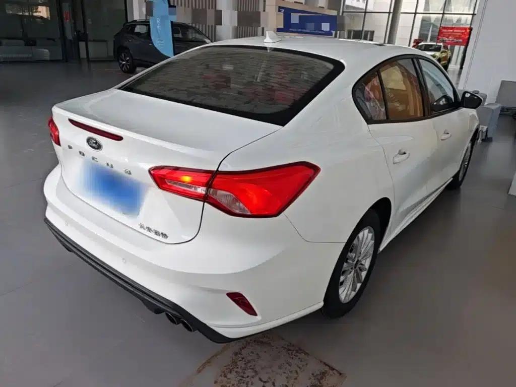 Ford Focus 2020 Sedan 1.5L Automatic Sport Edition — миниатюра 7