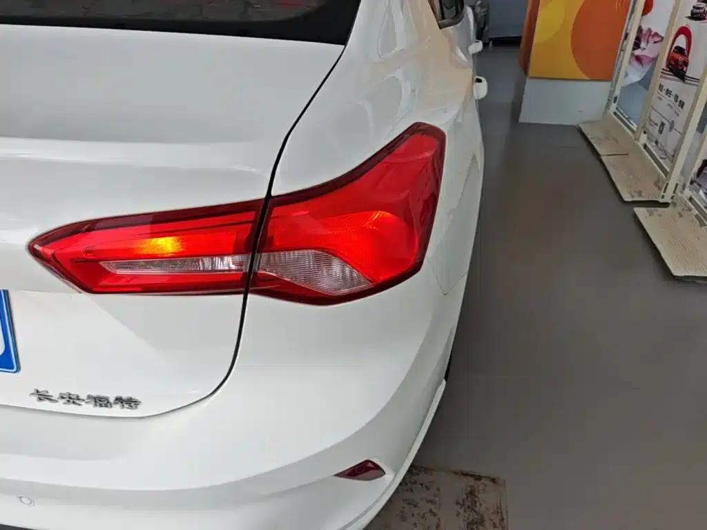 Ford Focus 2020 Sedan 1.5L Automatic Sport Edition — миниатюра 8