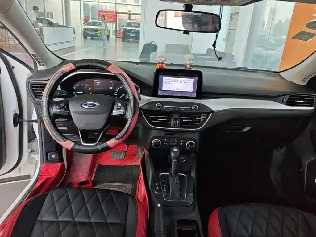 Ford Focus 2020 Sedan 1.5L Automatic Sport Edition — миниатюра 10