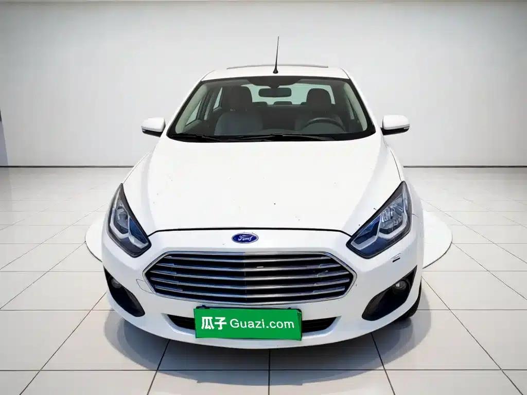 Ford Focus 2015 1.5L Manual Comfort Model — миниатюра 2