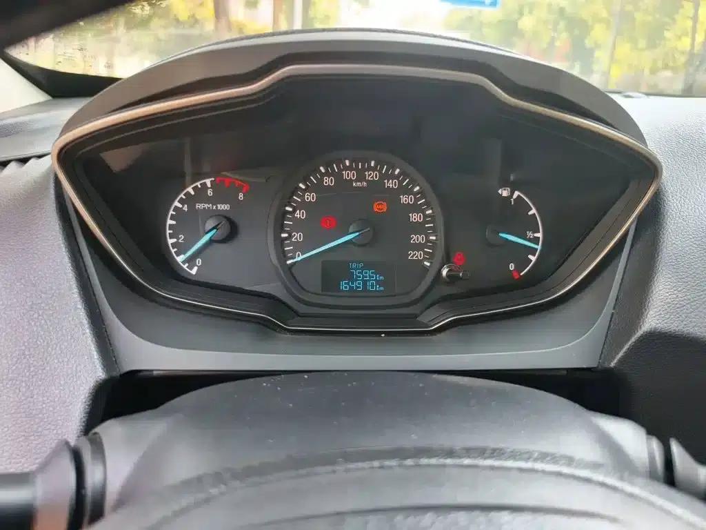 Ford Focus 2015 1.5L Manual Comfort Model — миниатюра 12