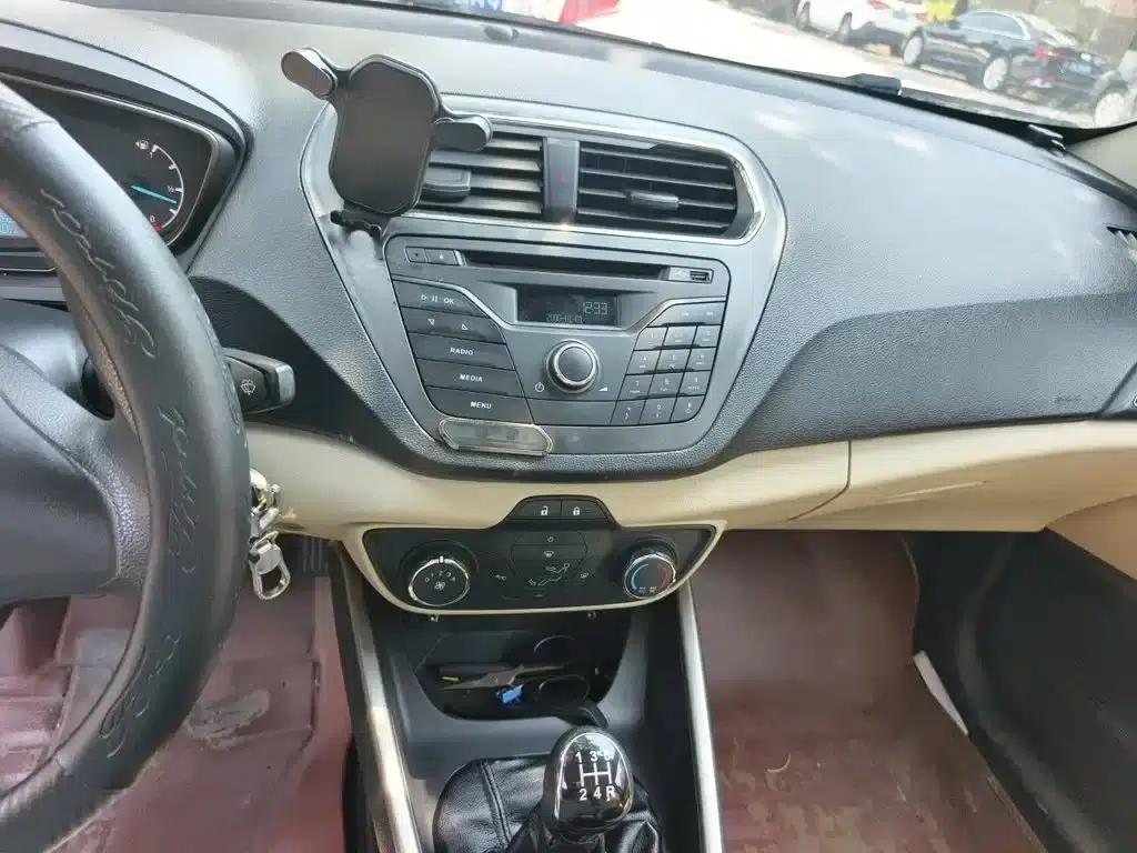 Ford Focus 2015 1.5L Manual Comfort Model — миниатюра 14