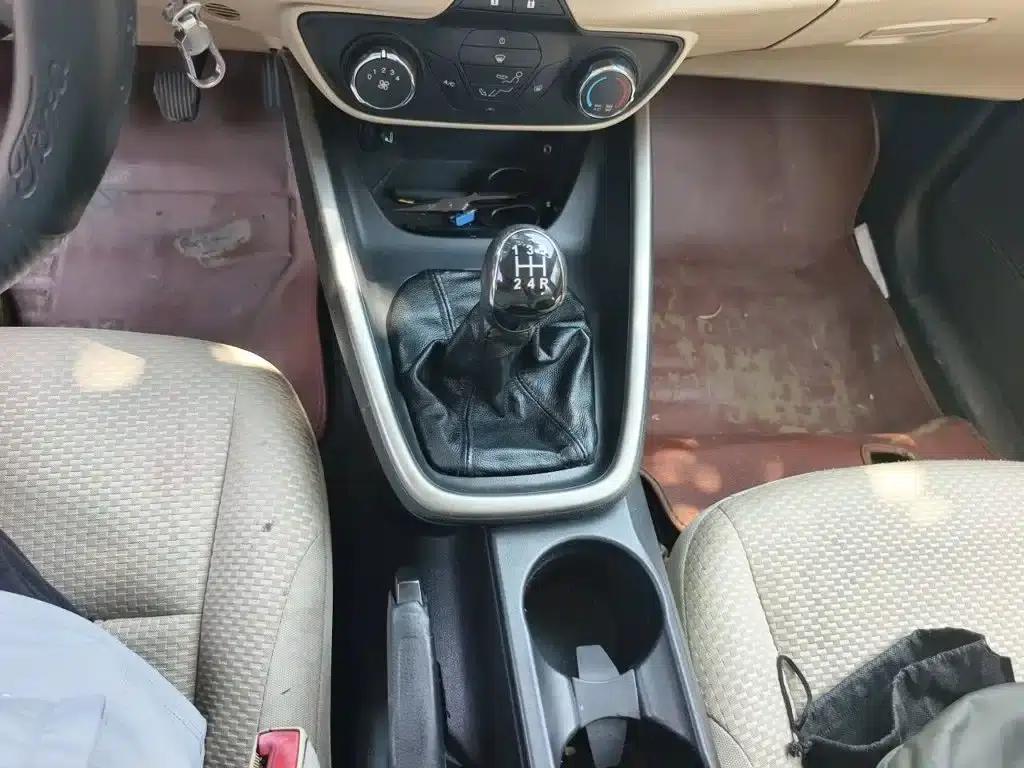 Ford Focus 2015 1.5L Manual Comfort Model — миниатюра 15