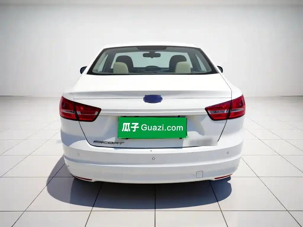 Ford Focus 2015 1.5L Manual Comfort Model — миниатюра 5