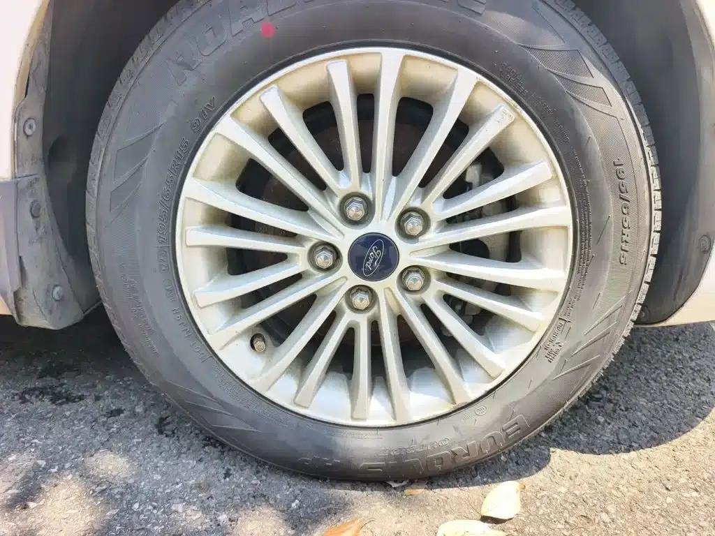 Ford Focus 2015 1.5L Manual Comfort Model — миниатюра 8