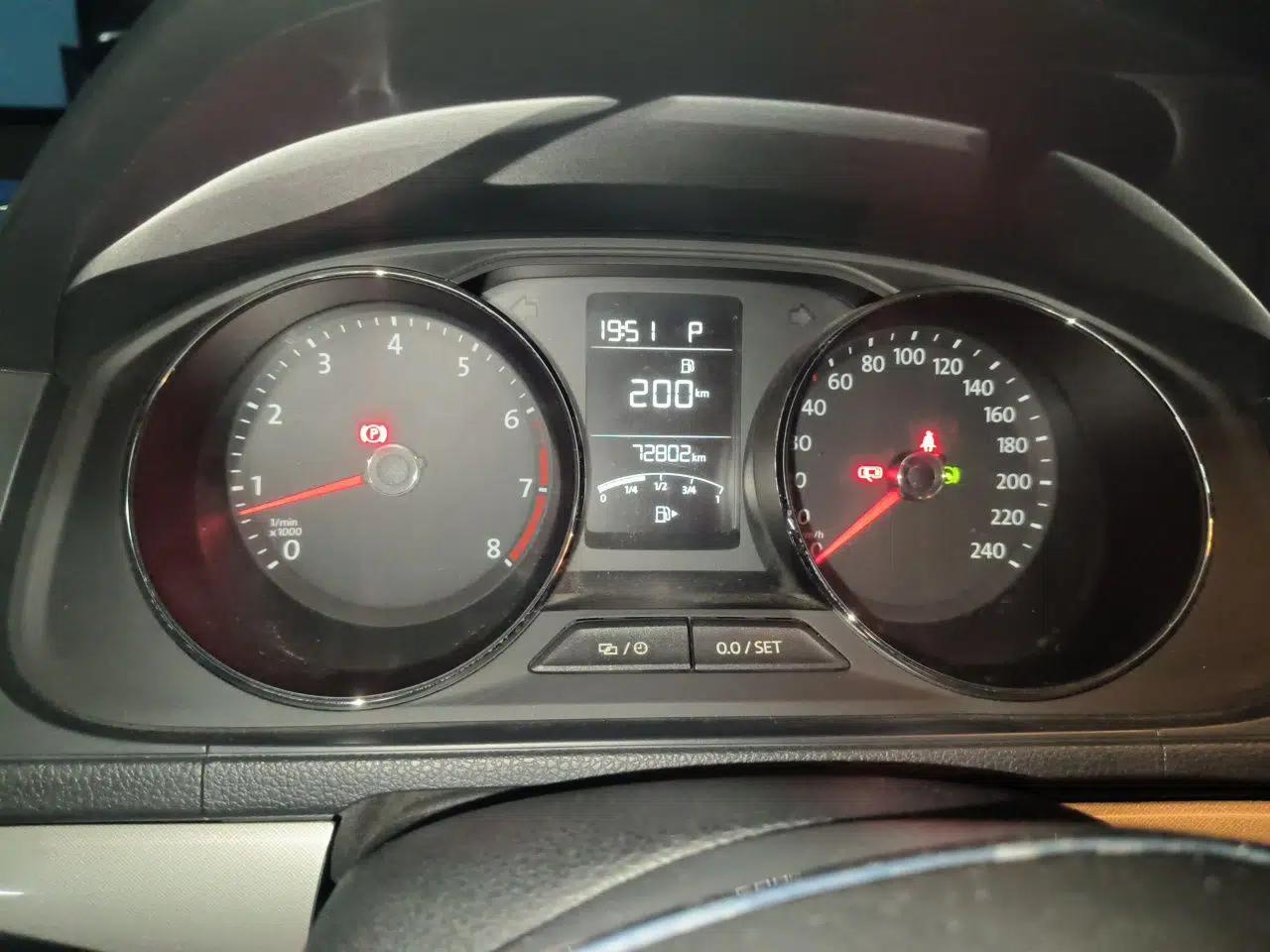 Volkswagen Lavida 2015 1.6L Automatic Comfort Edition — миниатюра 11