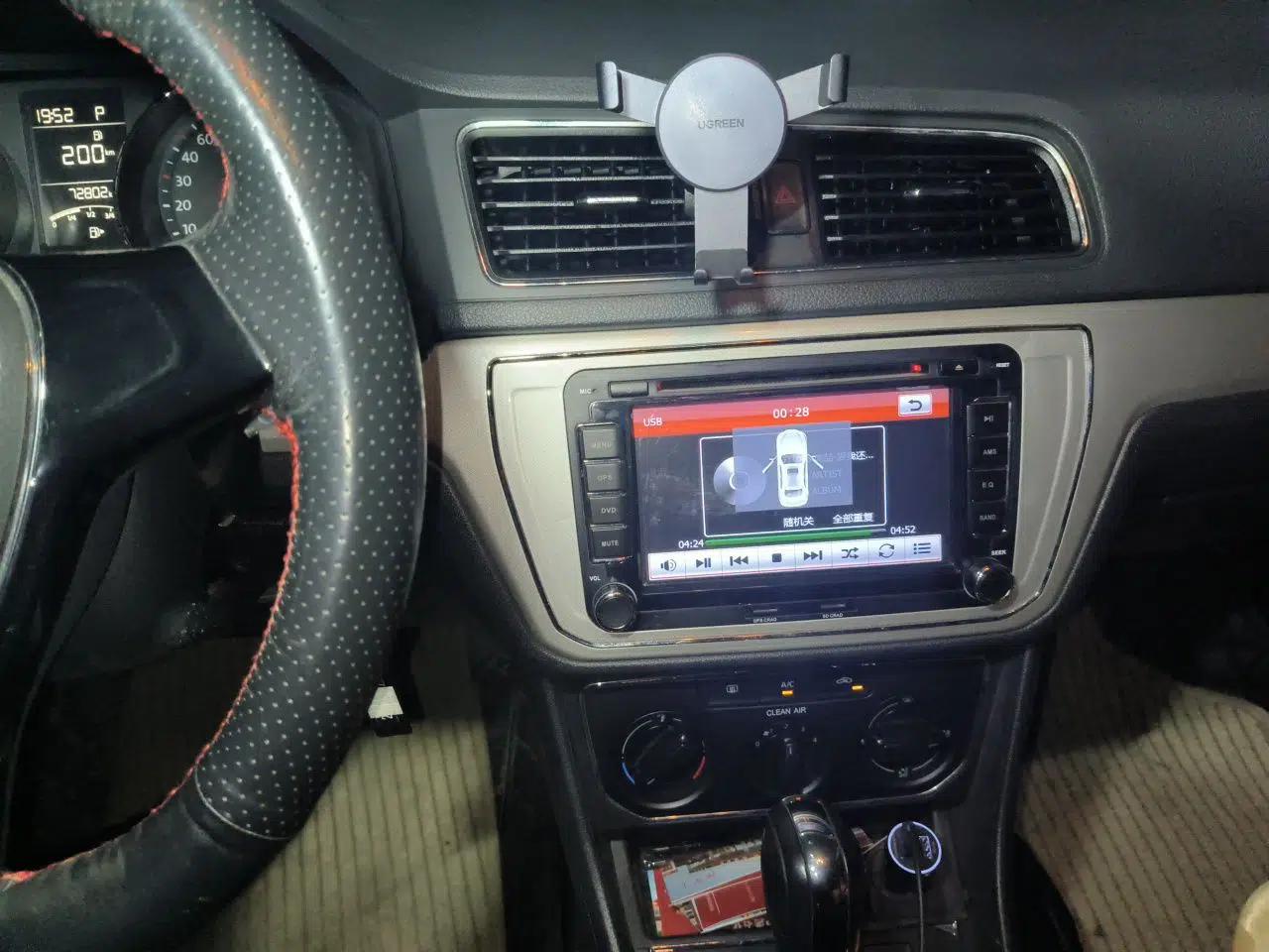 Volkswagen Lavida 2015 1.6L Automatic Comfort Edition — миниатюра 13