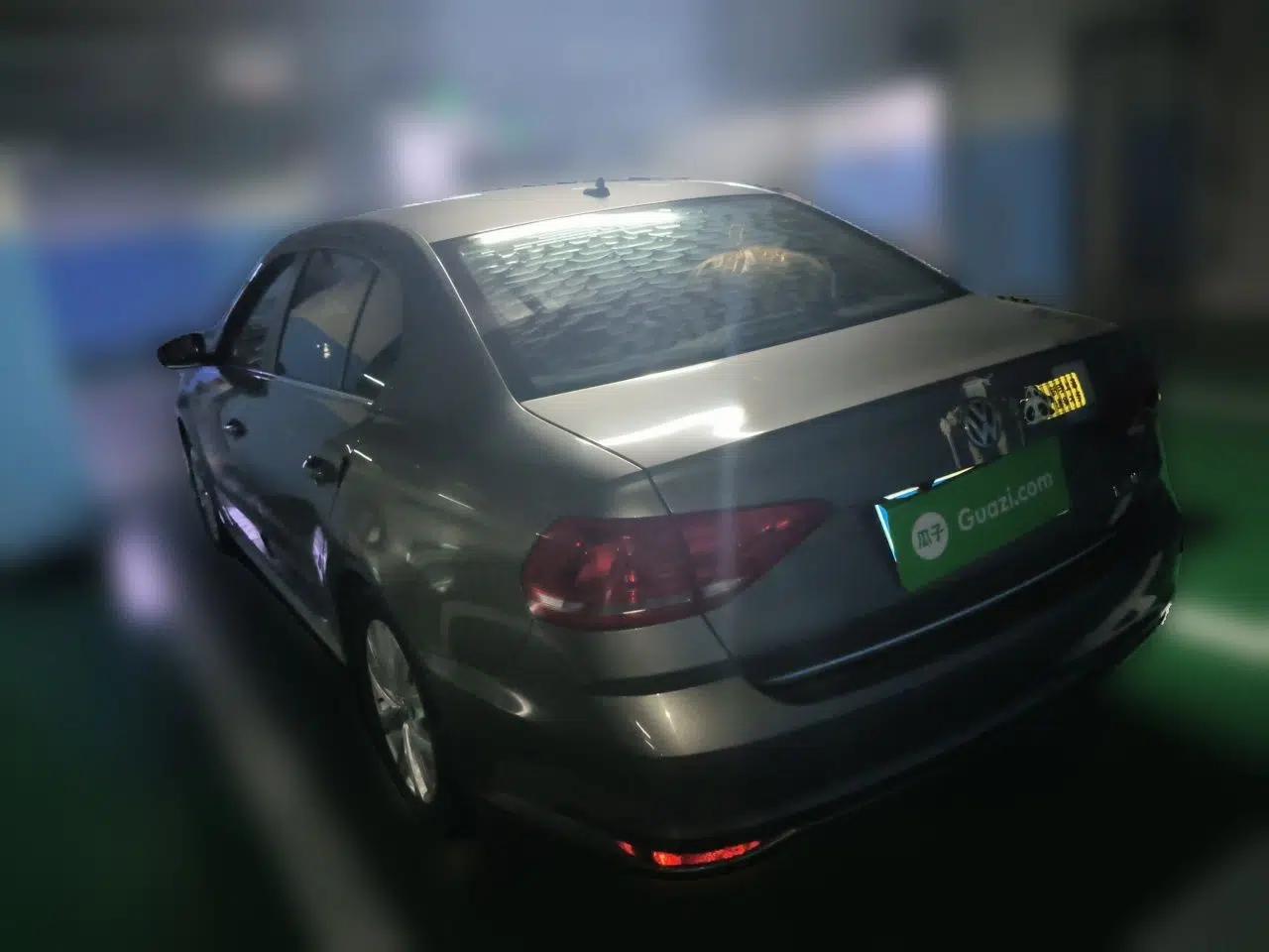 Volkswagen Lavida 2015 1.6L Automatic Comfort Edition — миниатюра 4