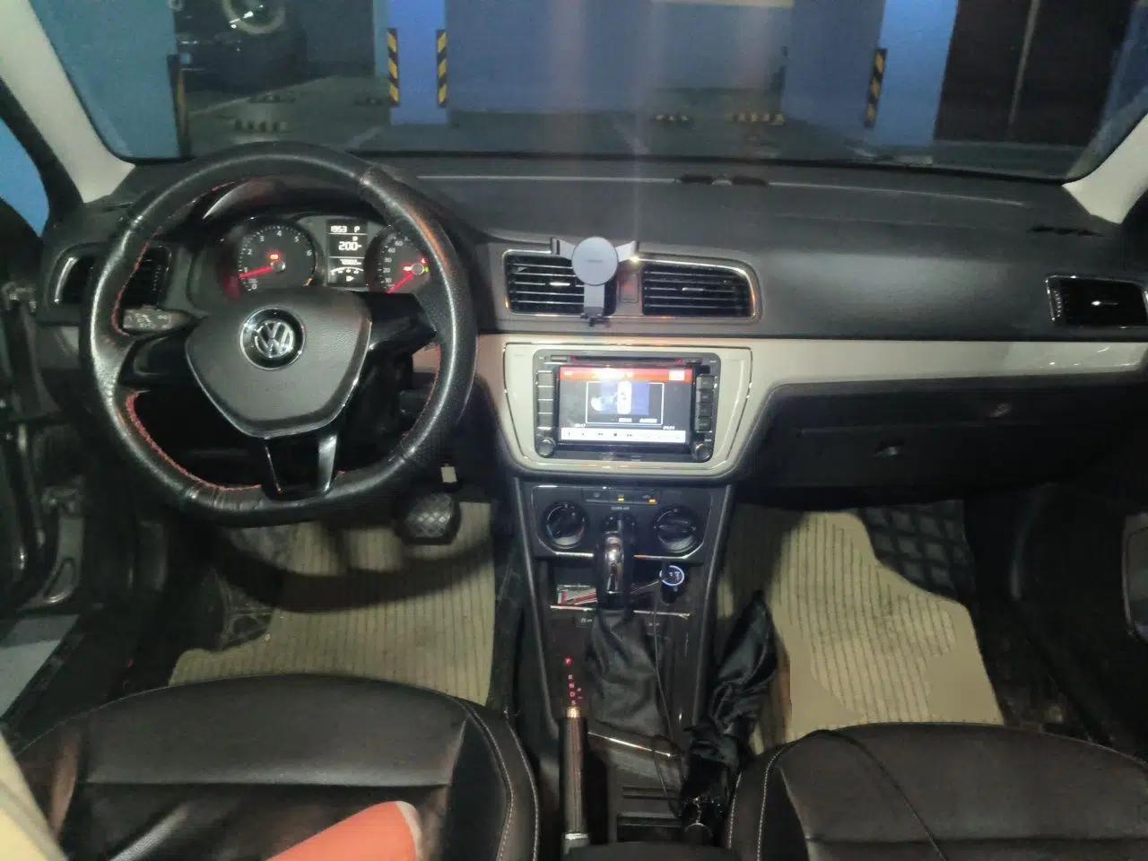 Volkswagen Lavida 2015 1.6L Automatic Comfort Edition — миниатюра 9