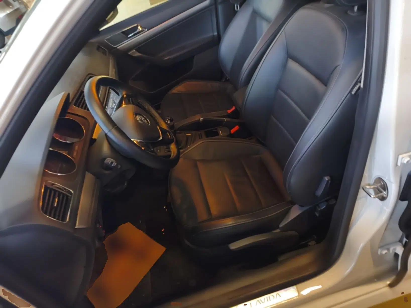 Volkswagen Lavida 2015 1.6L Manual Comfort Edition — миниатюра 17