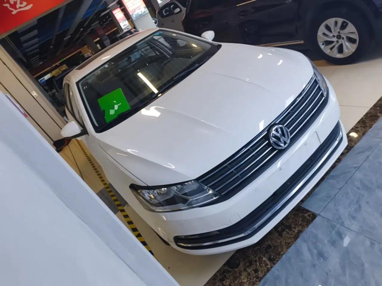 Volkswagen Lavida 2015 1.6L Manual Comfort Edition — миниатюра 3
