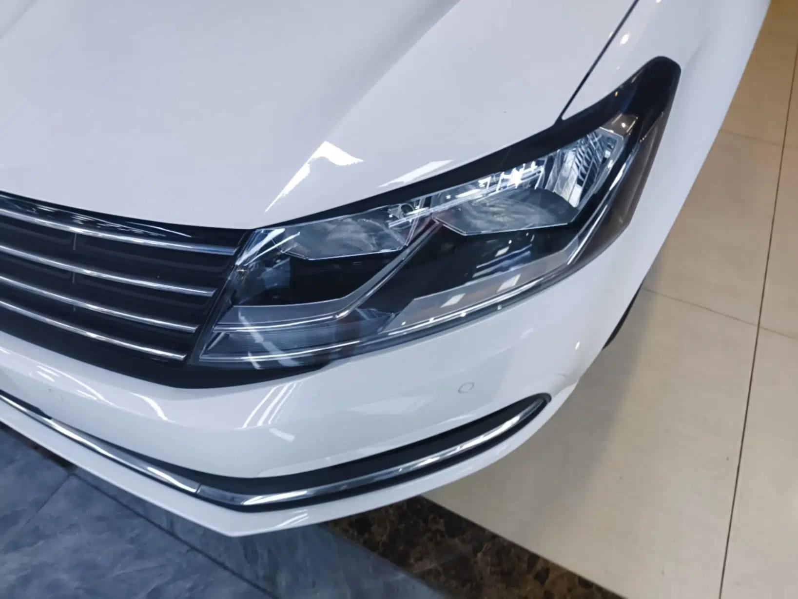 Volkswagen Lavida 2015 1.6L Manual Comfort Edition — миниатюра 8