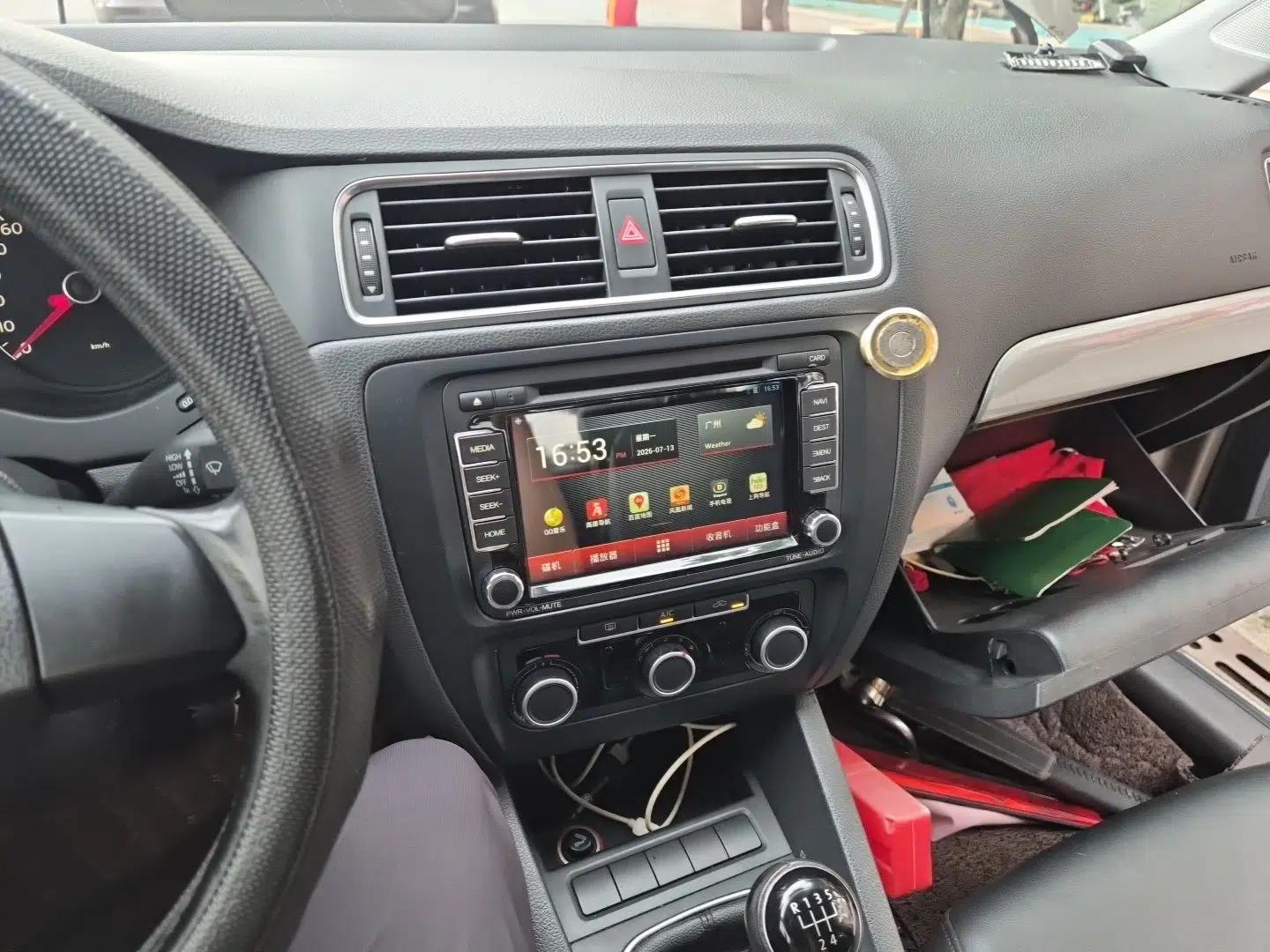 Volkswagen Sagitar 2014 1.6L Manual Comfort Model — миниатюра 13