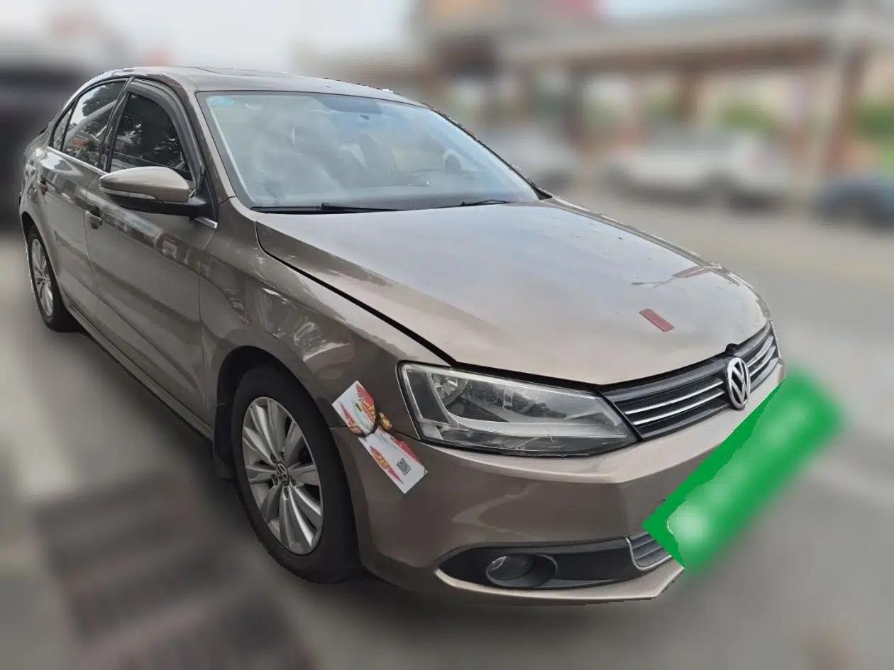 Volkswagen Sagitar 2014 1.6L Manual Comfort Model — миниатюра 3