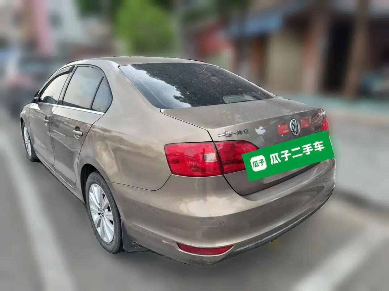 Volkswagen Sagitar 2014 1.6L Manual Comfort Model — миниатюра 4