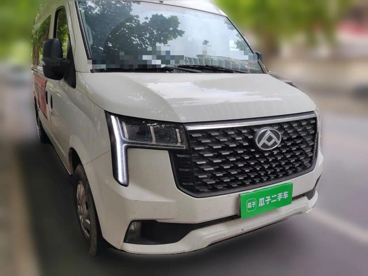 SAIC MAXUS Xintu V80 2024 Maxus V80 long-wheelbase, medium-roof, single-tire, manual‑transmission, diesel‑powered seven‑seat version — миниатюра 3