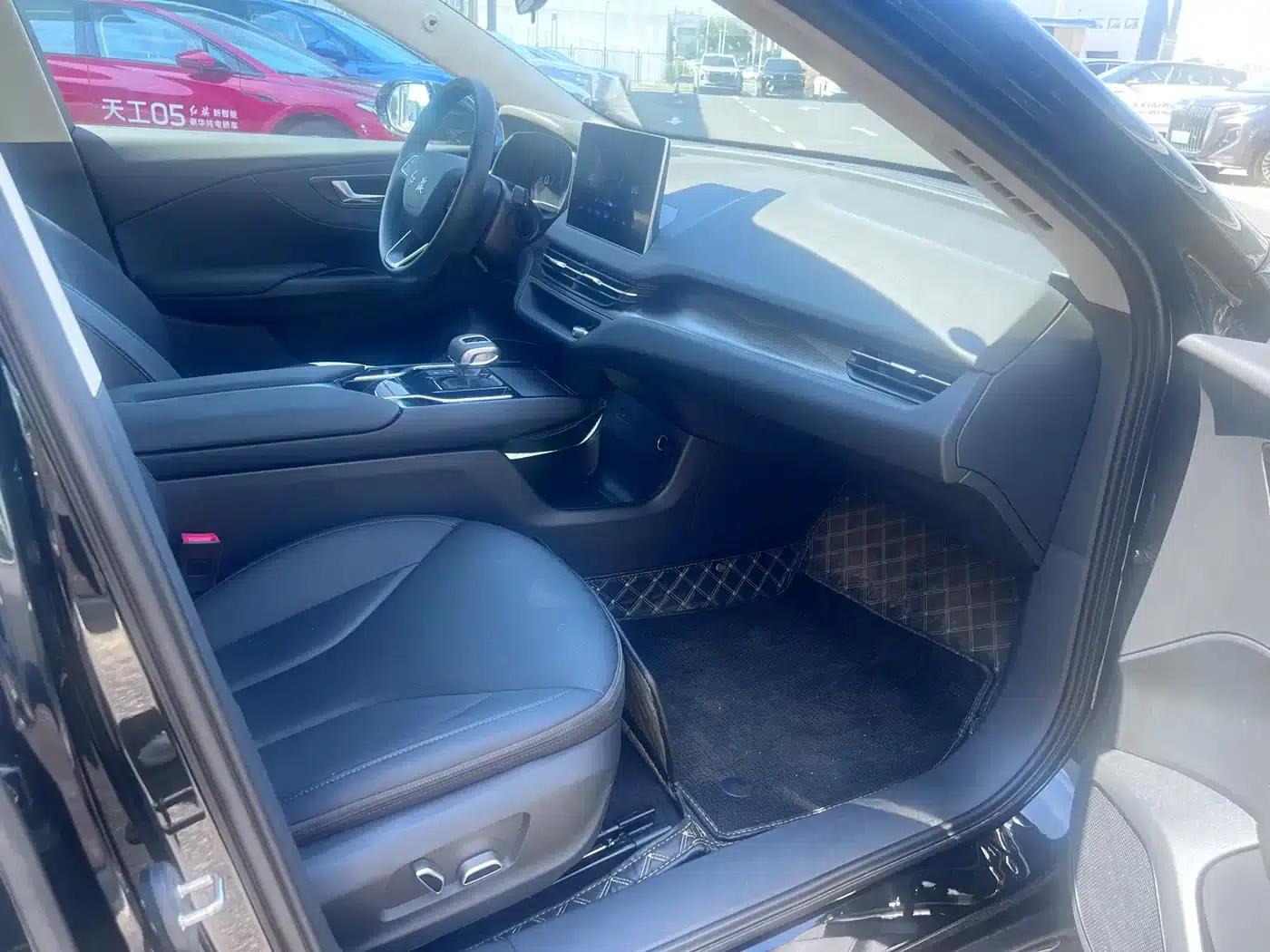 Hongqi E-QM5 2023 Facelift Basic Travel Edition — миниатюра 8