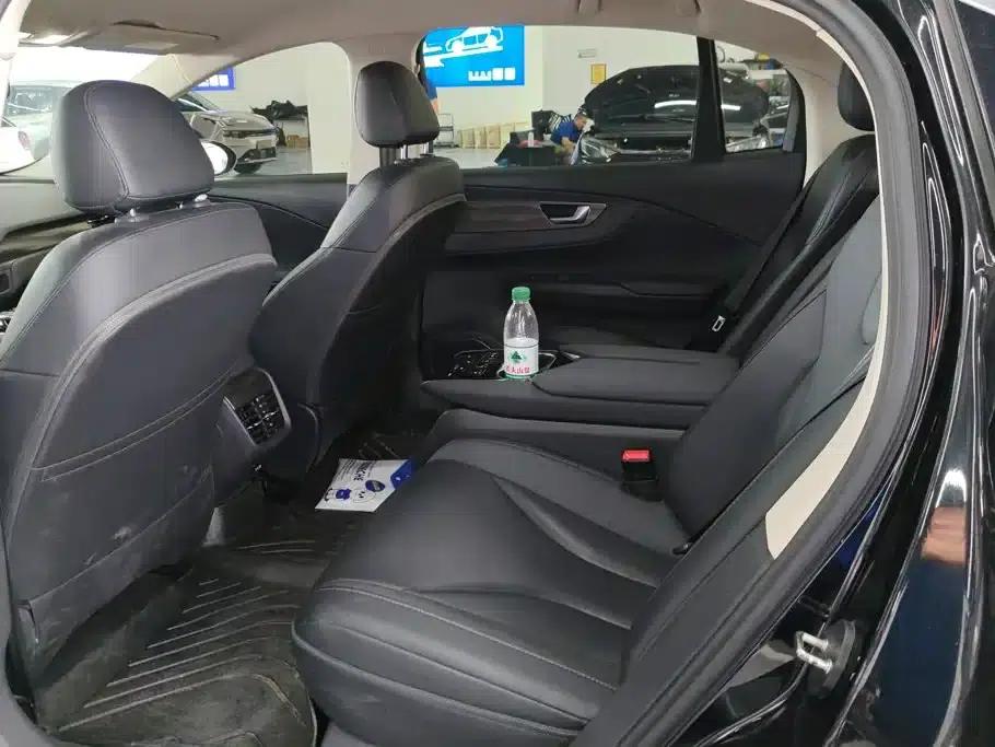 Hongqi E-QM5 2021 Charging Didi Edition — миниатюра 11