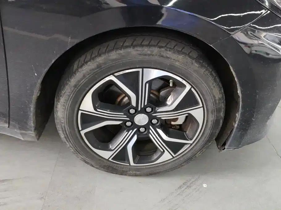 Hongqi E-QM5 2021 Charging Didi Edition — миниатюра 6