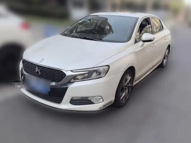 DS 5LS 2014 1.8L Elegant Edition VTi140