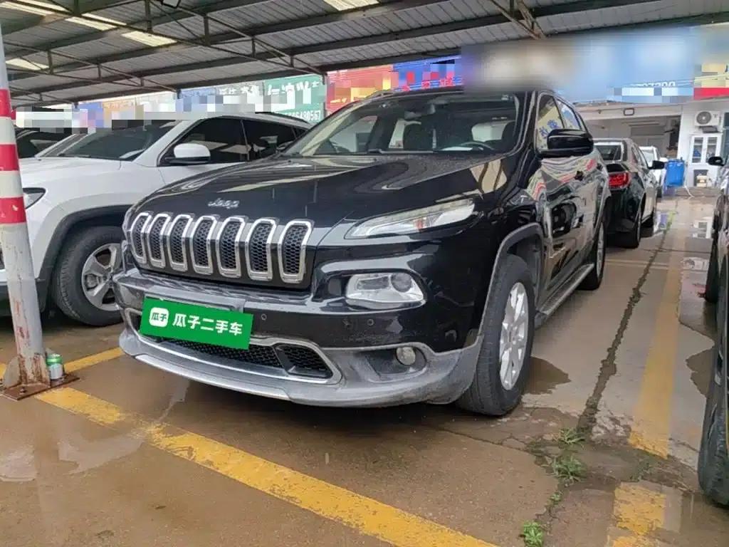 Jeep Cherokee 2016 2.4L Professional Edition — миниатюра 1