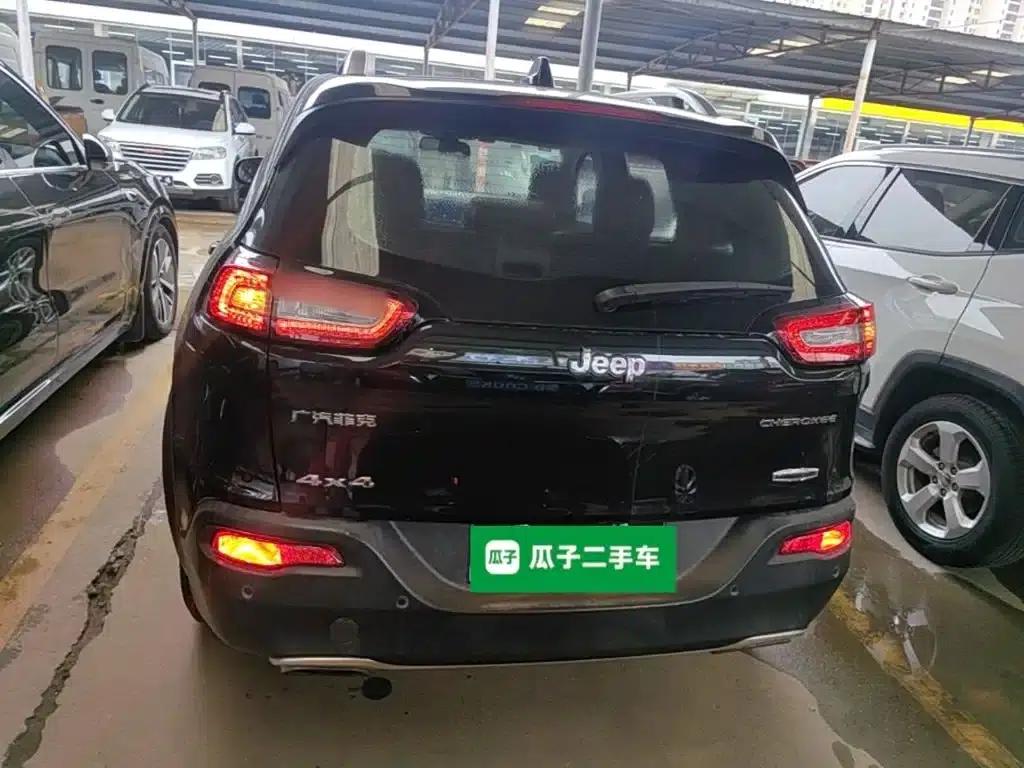 Jeep Cherokee 2016 2.4L Professional Edition — миниатюра 6