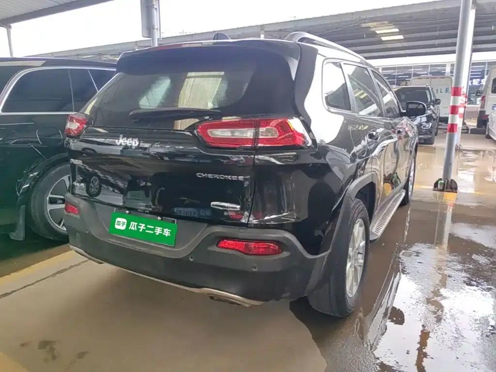 Jeep Cherokee 2016 2.4L Professional Edition — миниатюра 7
