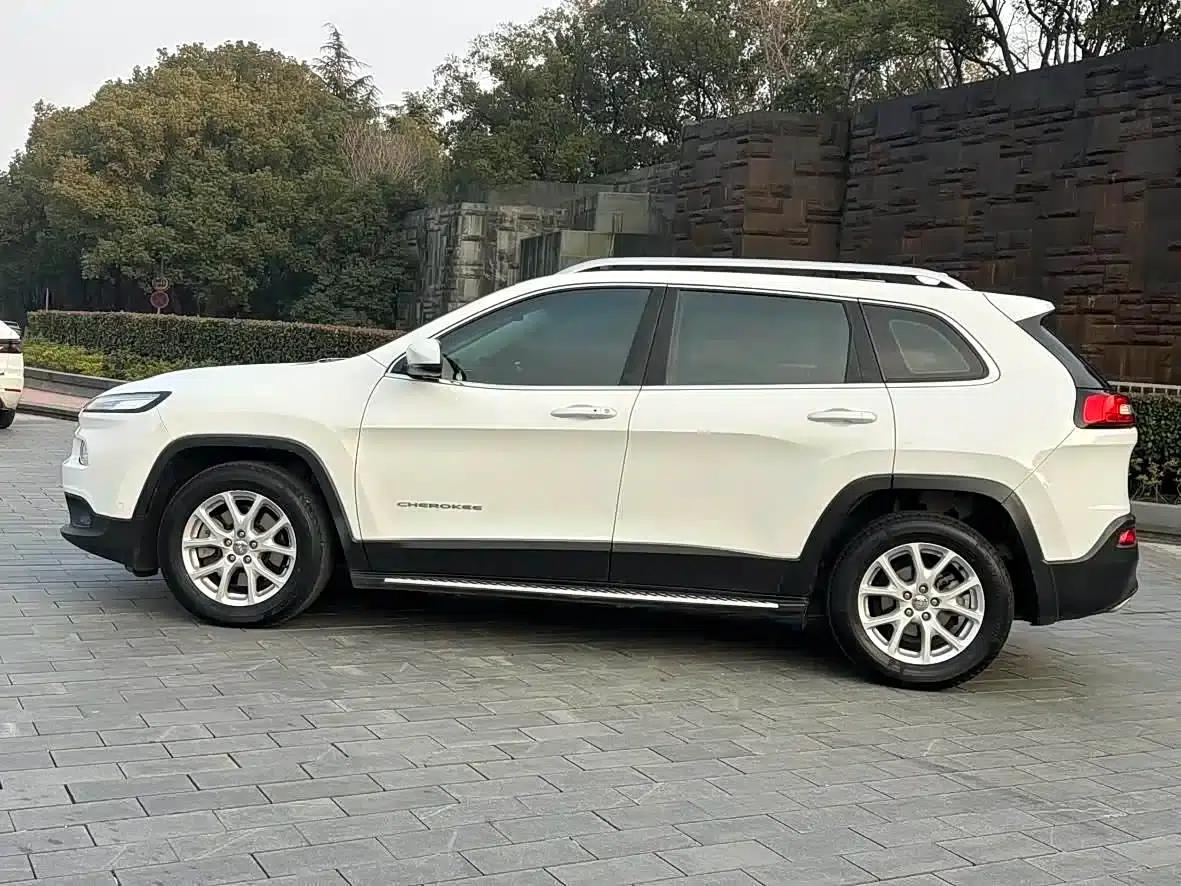 2015 Jeep Cherokee 2.4L Elite Edition (Imported) — миниатюра 4