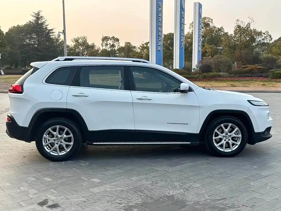 2015 Jeep Cherokee 2.4L Elite Edition (Imported) — миниатюра 8