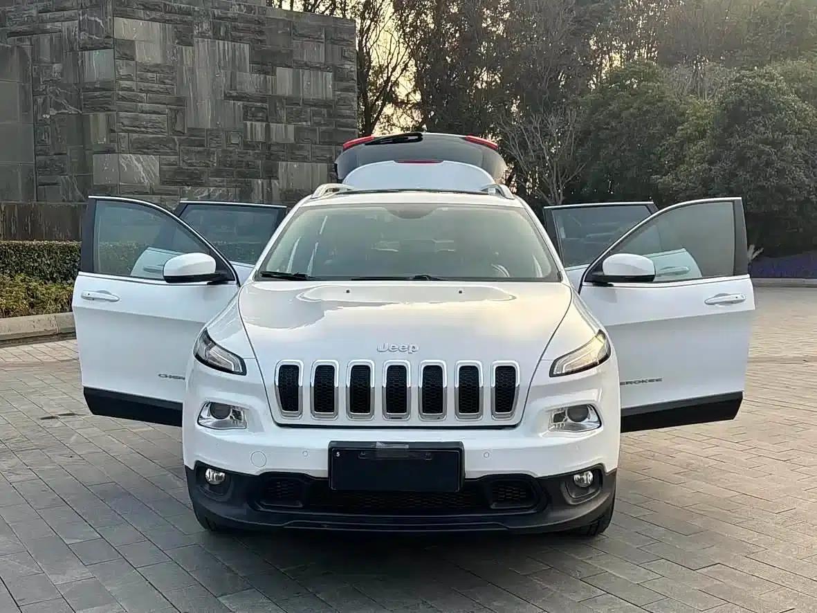 2015 Jeep Cherokee 2.4L Elite Edition (Imported) — миниатюра 9