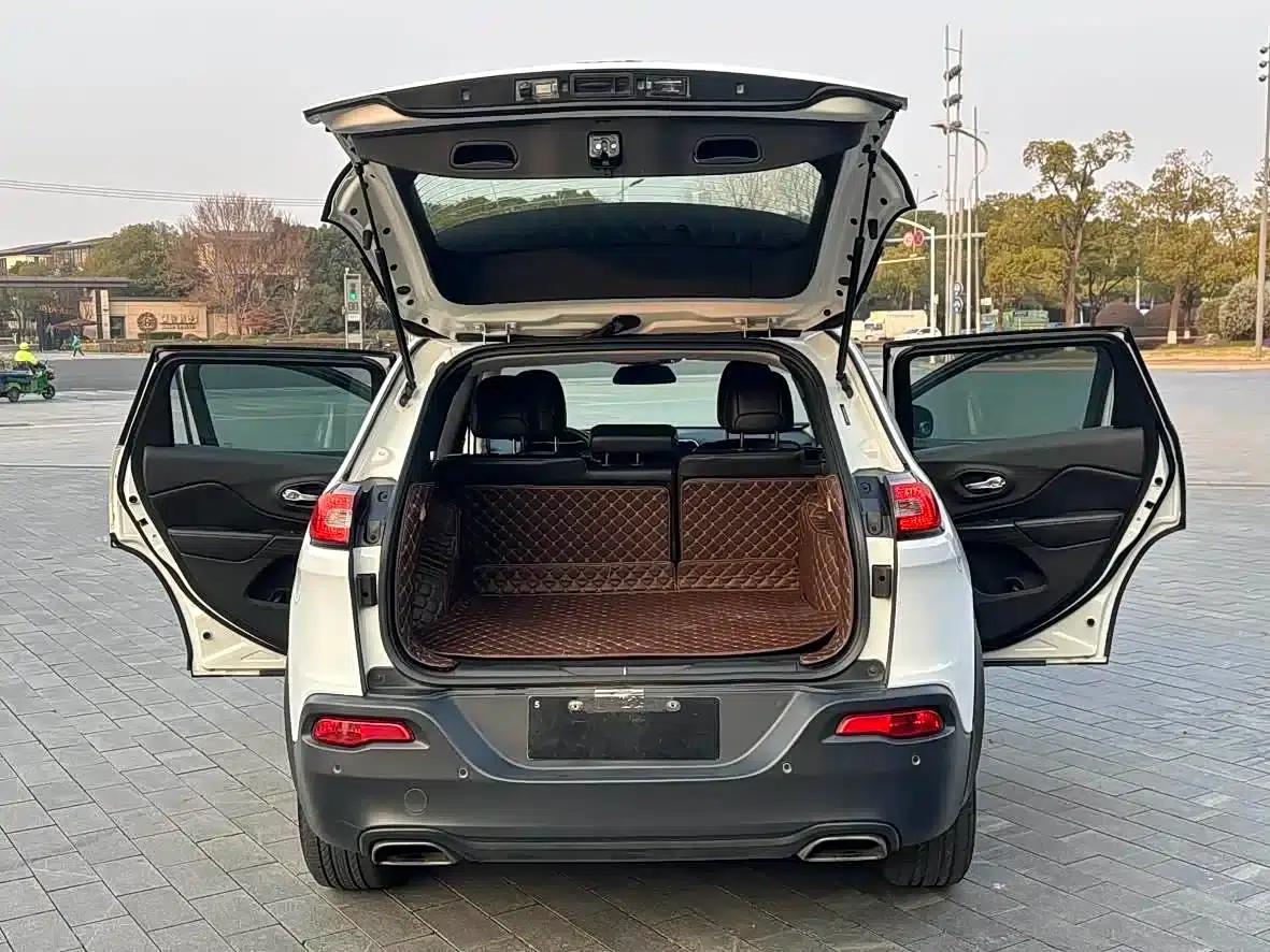 2015 Jeep Cherokee 2.4L Elite Edition (Imported) — миниатюра 10
