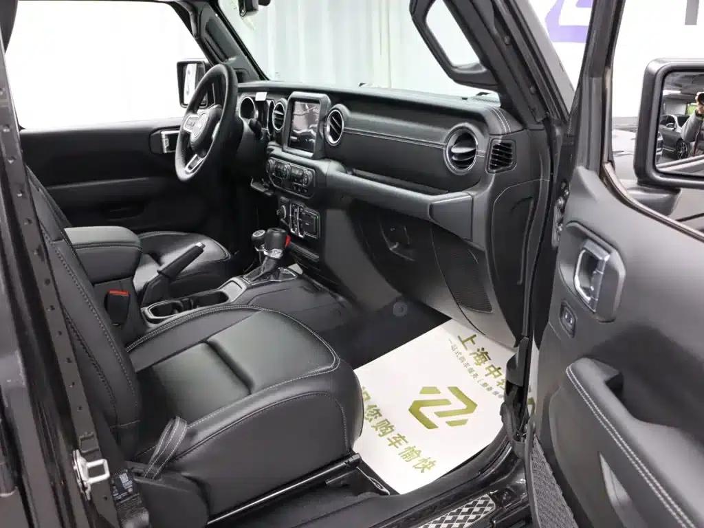 Gladiator 2023 3.6L Overland — миниатюра 19