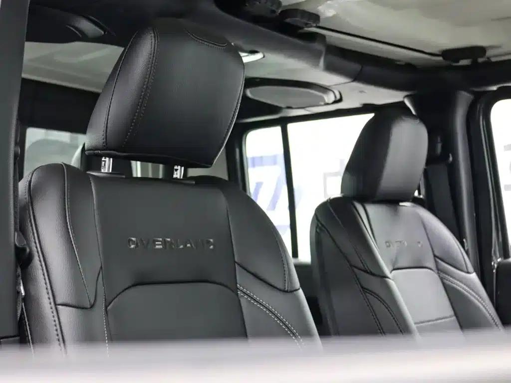 Gladiator 2023 3.6L Overland — миниатюра 20