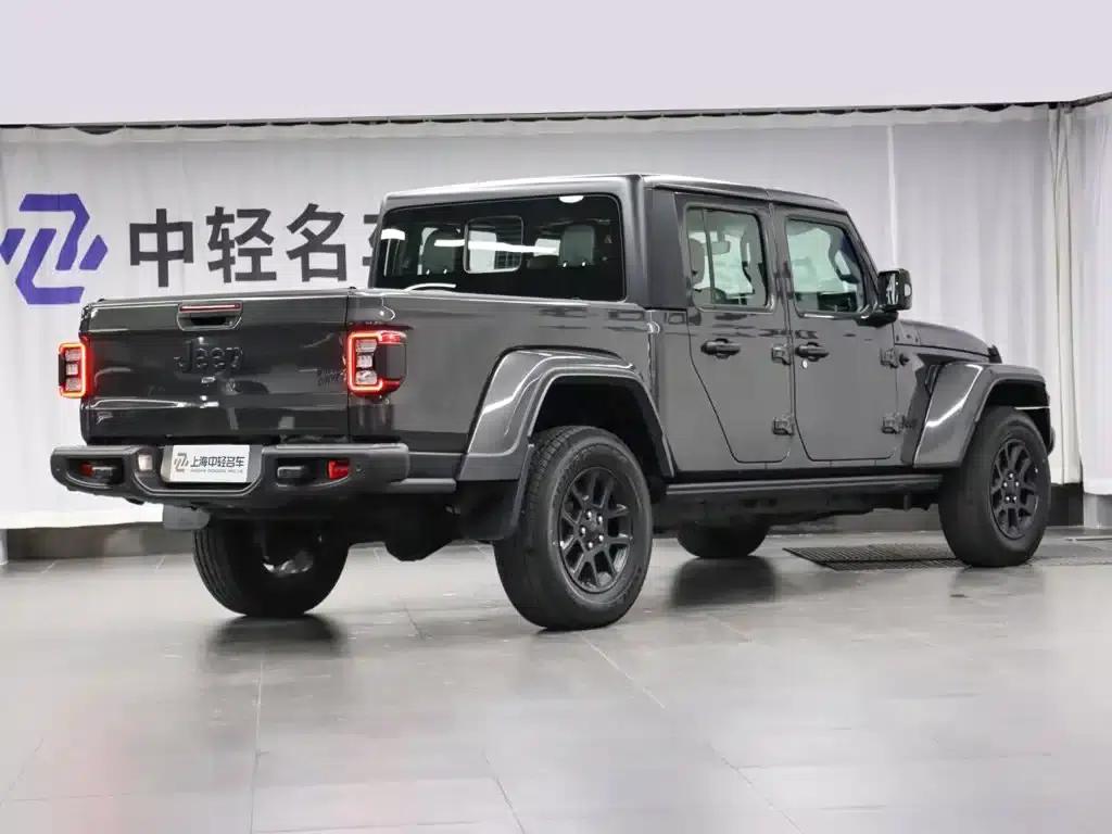 Gladiator 2023 3.6L Overland — миниатюра 3