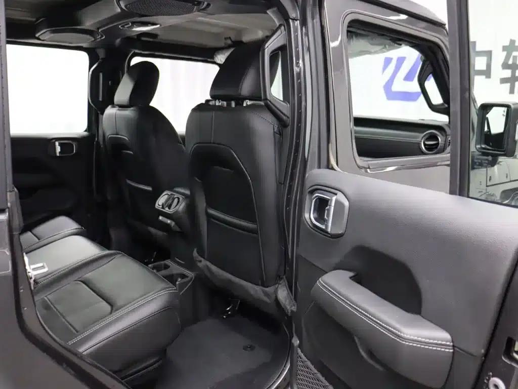 Gladiator 2023 3.6L Overland — миниатюра 25