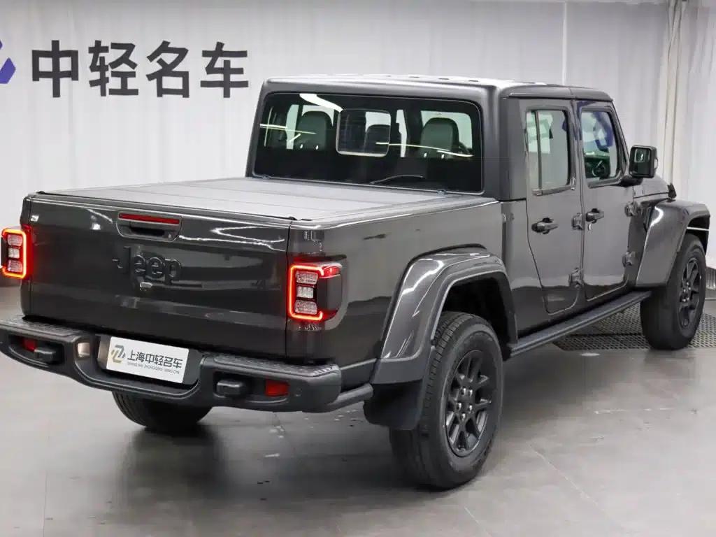 Gladiator 2023 3.6L Overland — миниатюра 4