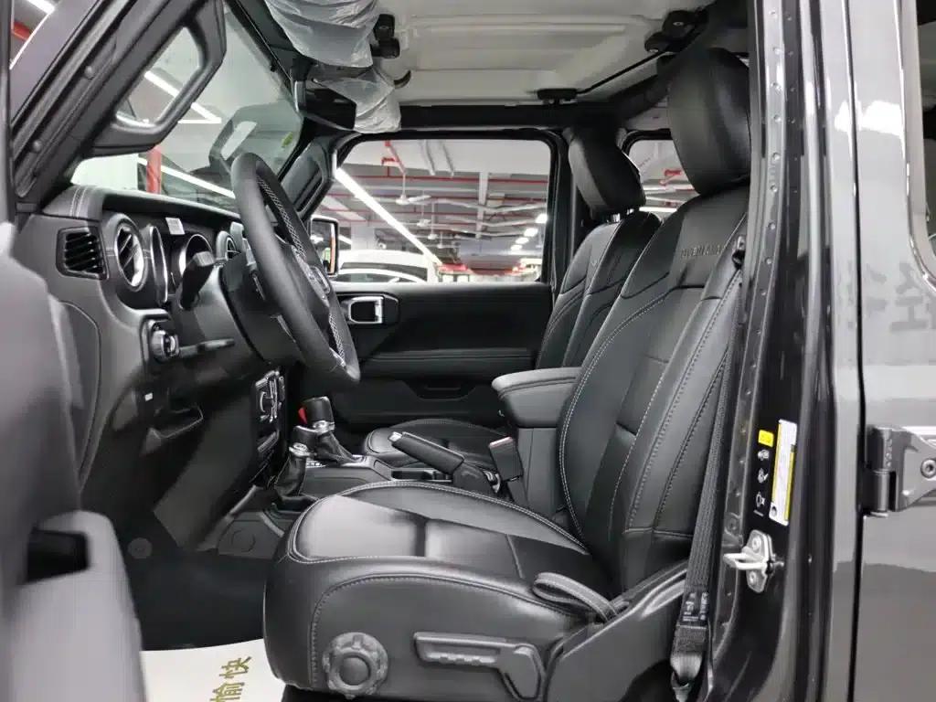 Gladiator 2023 3.6L Overland — миниатюра 6