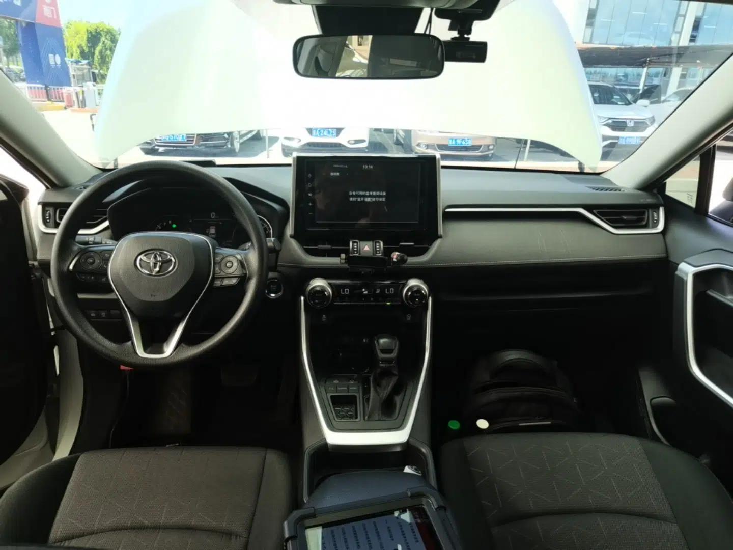 Toyota RAV4 2020 2.0L CVT Two-Wheel Drive Fashion Edition — миниатюра 12