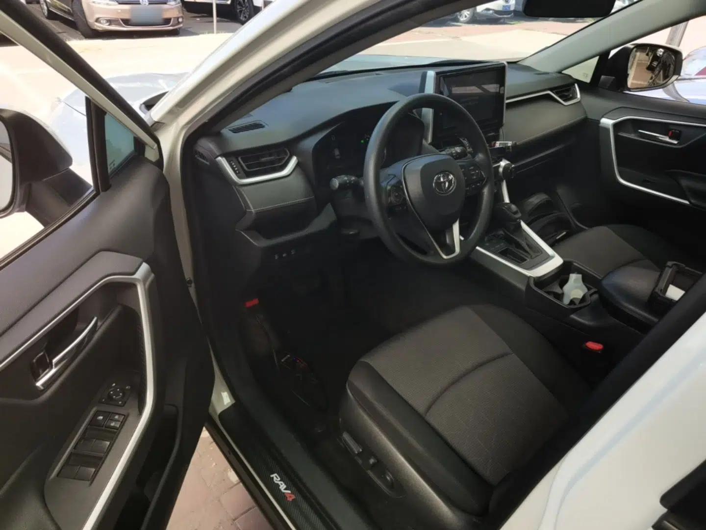 Toyota RAV4 2020 2.0L CVT Two-Wheel Drive Fashion Edition — миниатюра 18