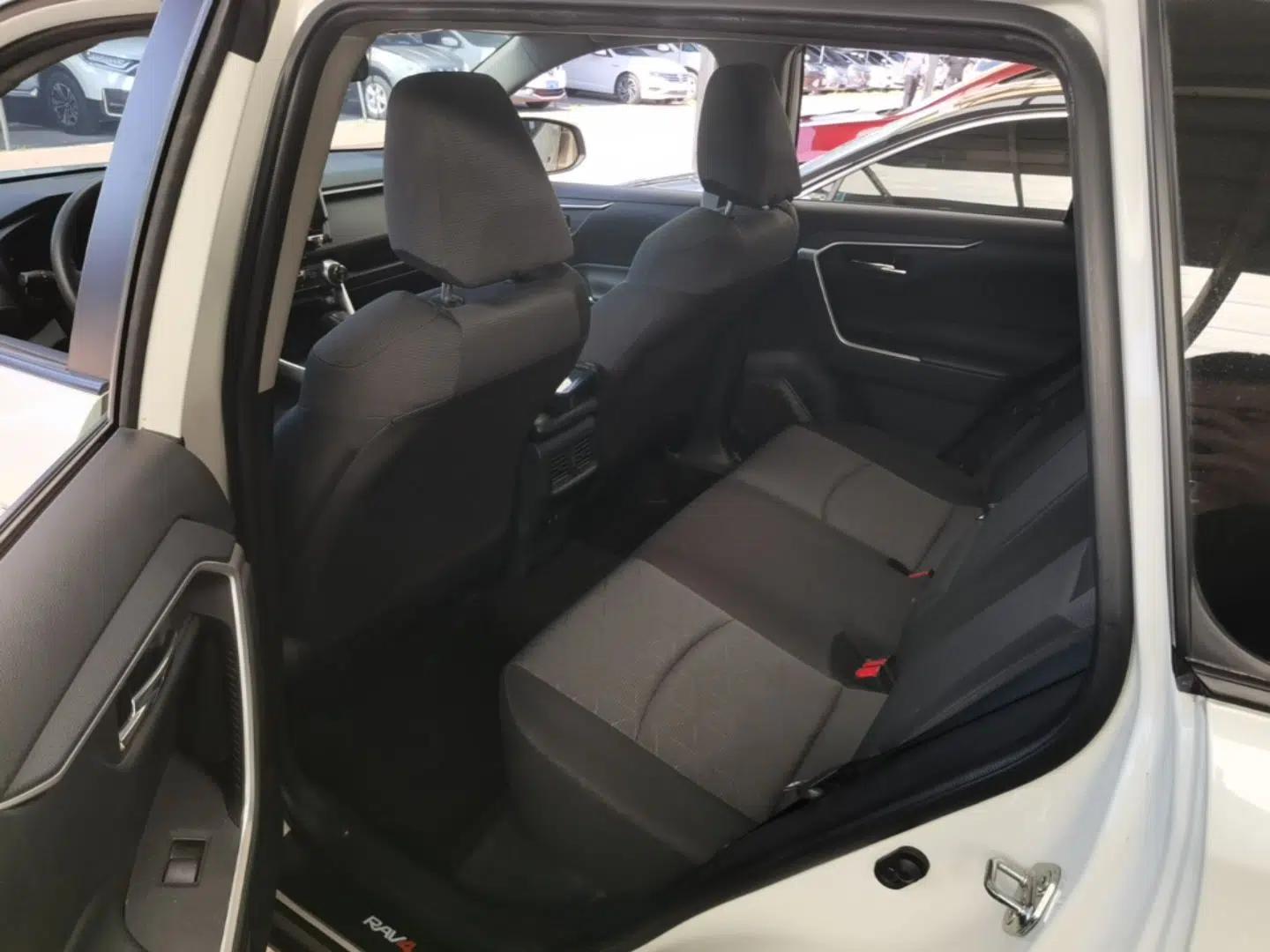 Toyota RAV4 2020 2.0L CVT Two-Wheel Drive Fashion Edition — миниатюра 20