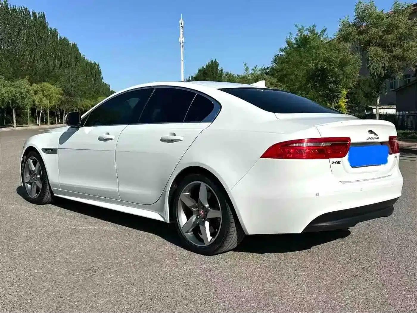 Jaguar XE 2017 2.0T 200PS R-Sport — миниатюра 9