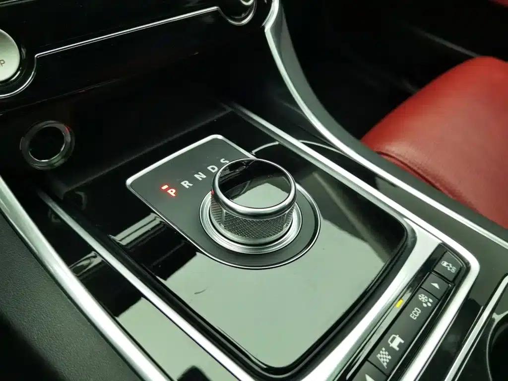 Jaguar XE 2015 2.0T 200PS R-Sport — миниатюра 13